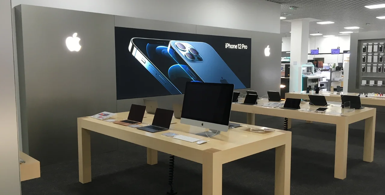 The Apple Shop is open at the Plzeň Alza store. Photo: Alza