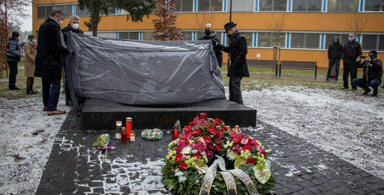 The memorial outside the hospital in Ostrava was unveiled earlier today. (photo: Fakultní nemocnice Ostrava)