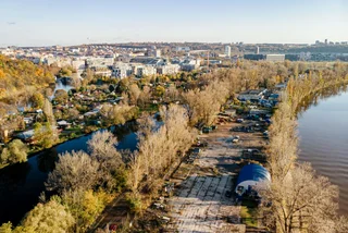 A neglected area in Karlín and Libeň will become an island with a park. (photo: IPR Praha)
