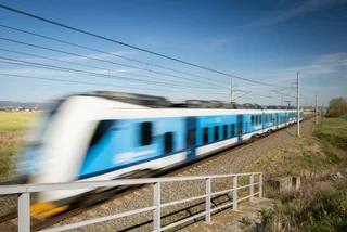 A CD train speeds past on the tracks. (photo: iStock)