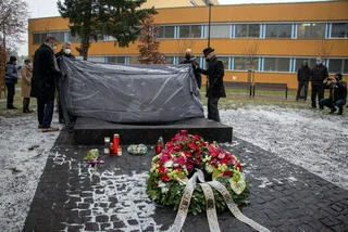 Memorial unveiled to mark one year since Ostrava hospital shooting