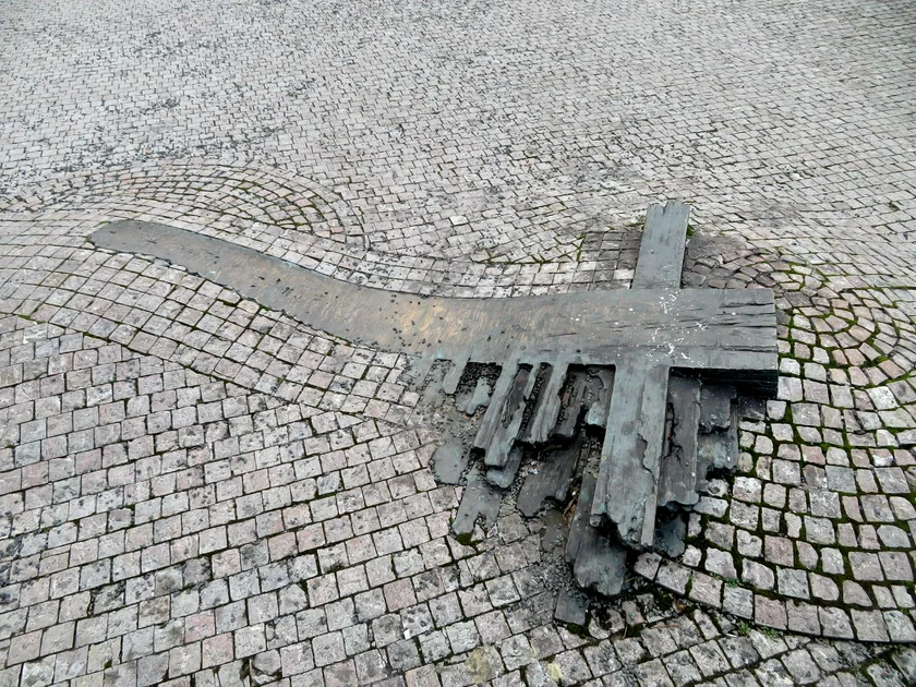 Bronze cross for Jan Palach in front of the National Museum. (photo: Raymond Johnston)