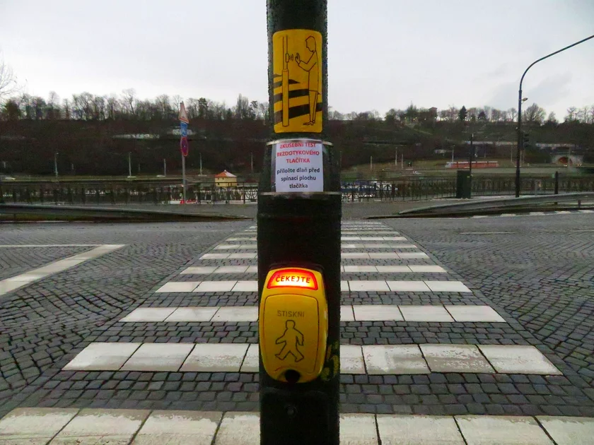 Contactless button with a pictogram. (photo: Raymond Johnston)
