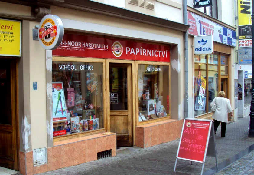 Stationery store. (photo: Wikimedia commons, Zákupák)