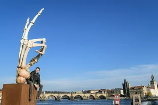 New open-air exhibition at Prague’s Museum Kampa features giant skeletal hands