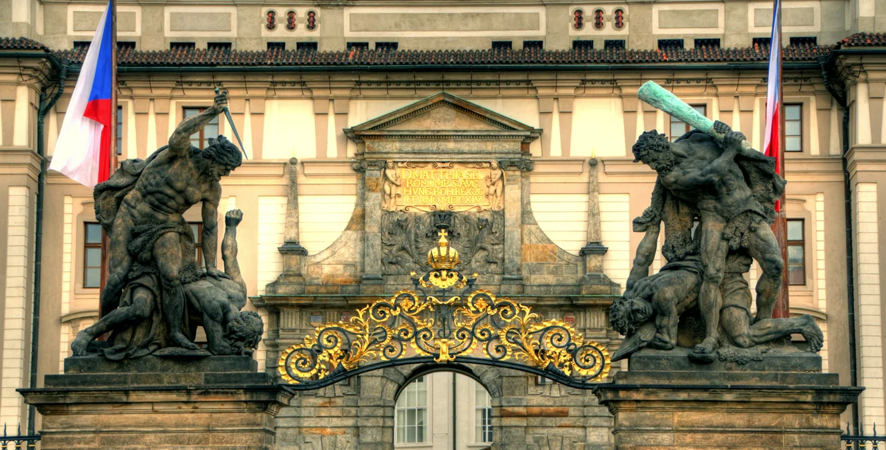 A man tried to scale the main gates of Prague Castle this weekend (photo AleksandarGeorgiev)