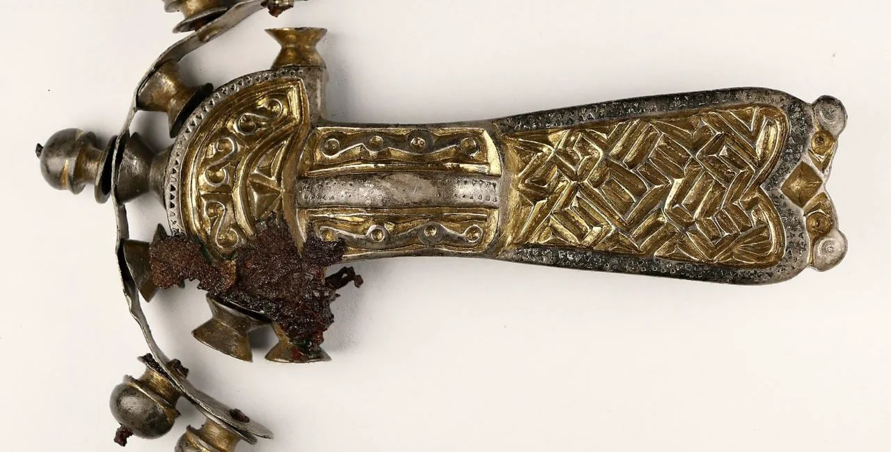 Belt bockle after conservation. (Photo: Institute of Archaeology of the Czech Academy of Sciences)