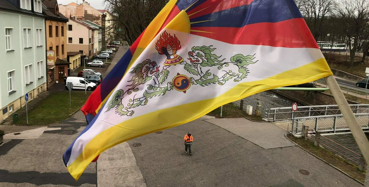 Flag of Tibet flies over Trutnov in 2020 (Photo: Facebook)/vlajkaprotibet