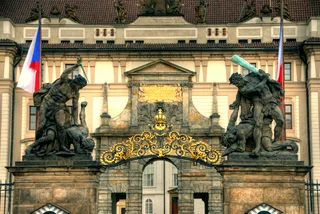 A man tried to scale the main gates of Prague Castle this weekend (photo AleksandarGeorgiev)