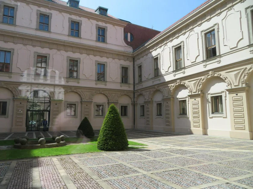 Courtyard of Černín Palace. (Photo: Raymond Johnston)