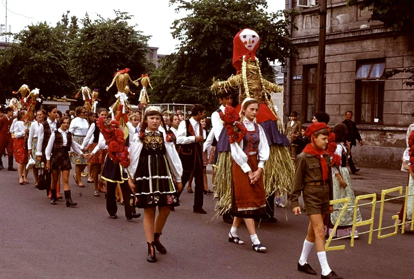 Morana (Marzanna) procession in Poland in 1971. (Wikimedia commons,  CC-BY-SA-3.0-PL)