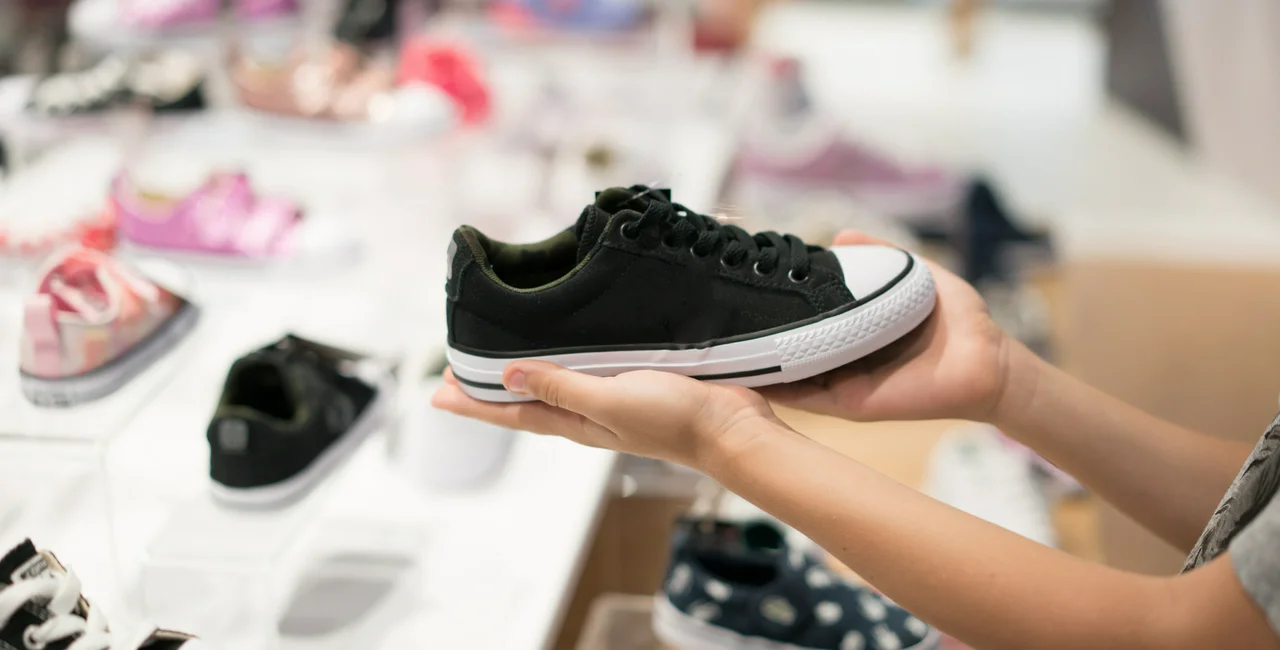 Children's shoes store may reopen April 12 (photo iStock - mustafagull)