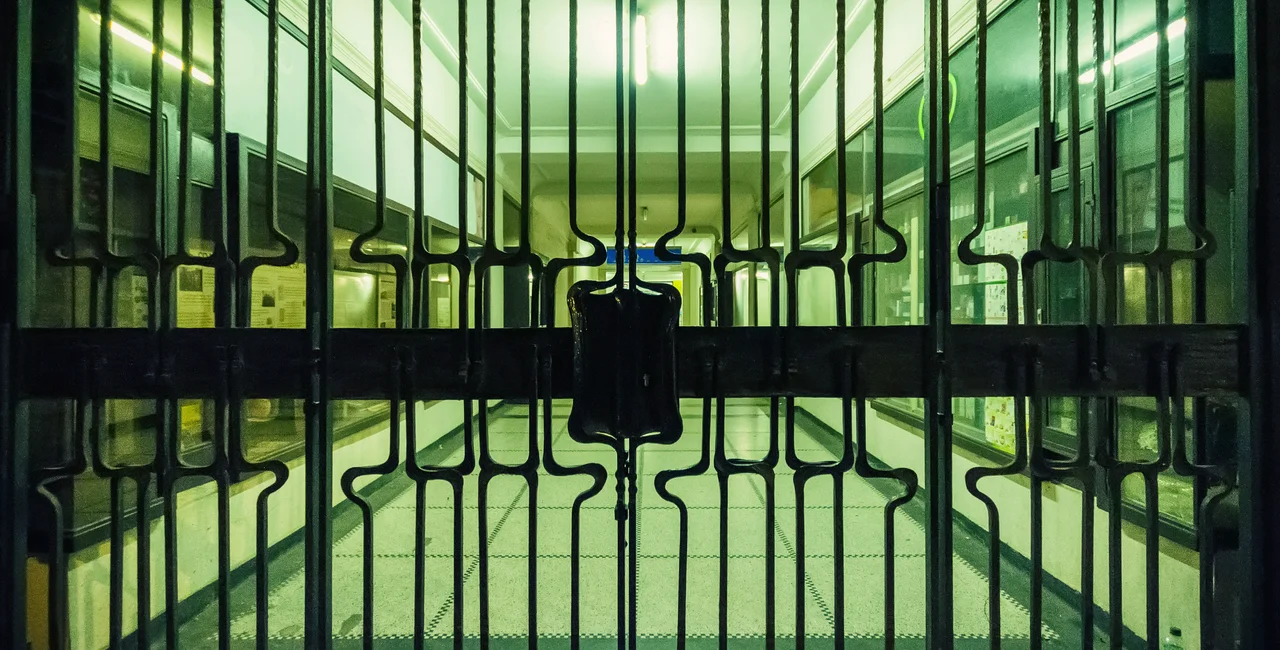 Closed shopping passage in Prague (photo via iStock - cemagraphics)