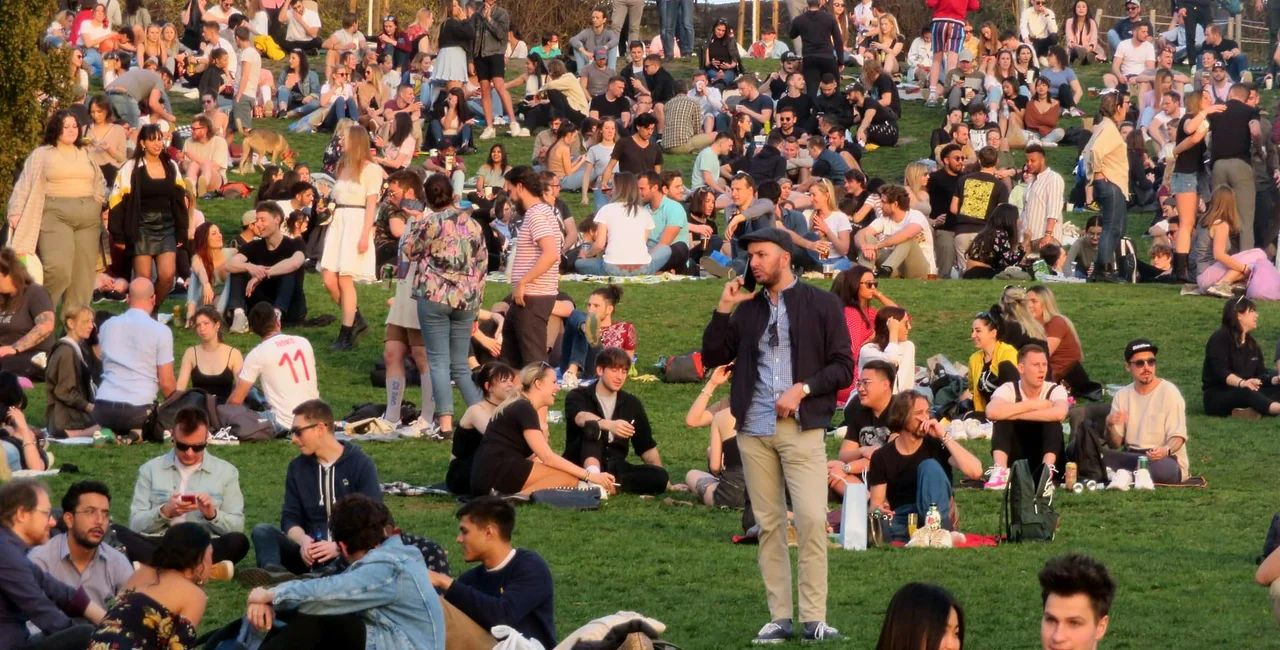 People in Riegrovy sady in Prague 2 on March 31, 2021 (Photo: Raymond Johnston)