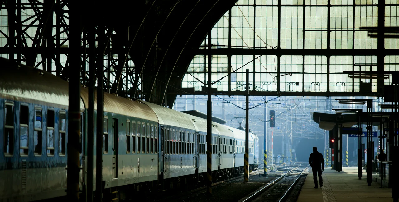 At the end of April, Czech Railways will strengthen train connections from Prague to České Budějovice, Děčín, Vsetín, Žilina, and night connections from Břeclav to Budapest. (Prague's main station / photo: iStock - halbergman)