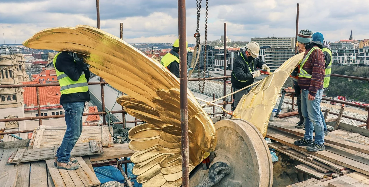 Workers install a set of repaired golden wings atop Prague's main station (photo via Twitter / @jirisvoboda_cz)