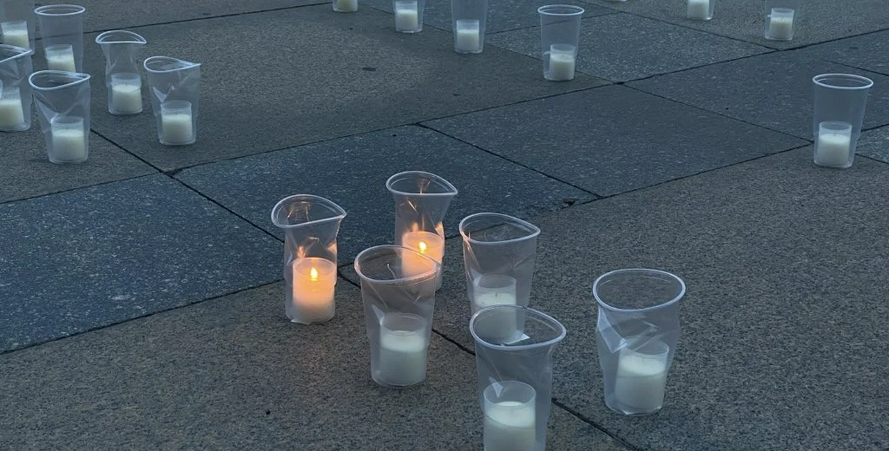 Prague Castle was  criticized by Greenpeace for using plastic beer cups in it's memorial for Covid victims.