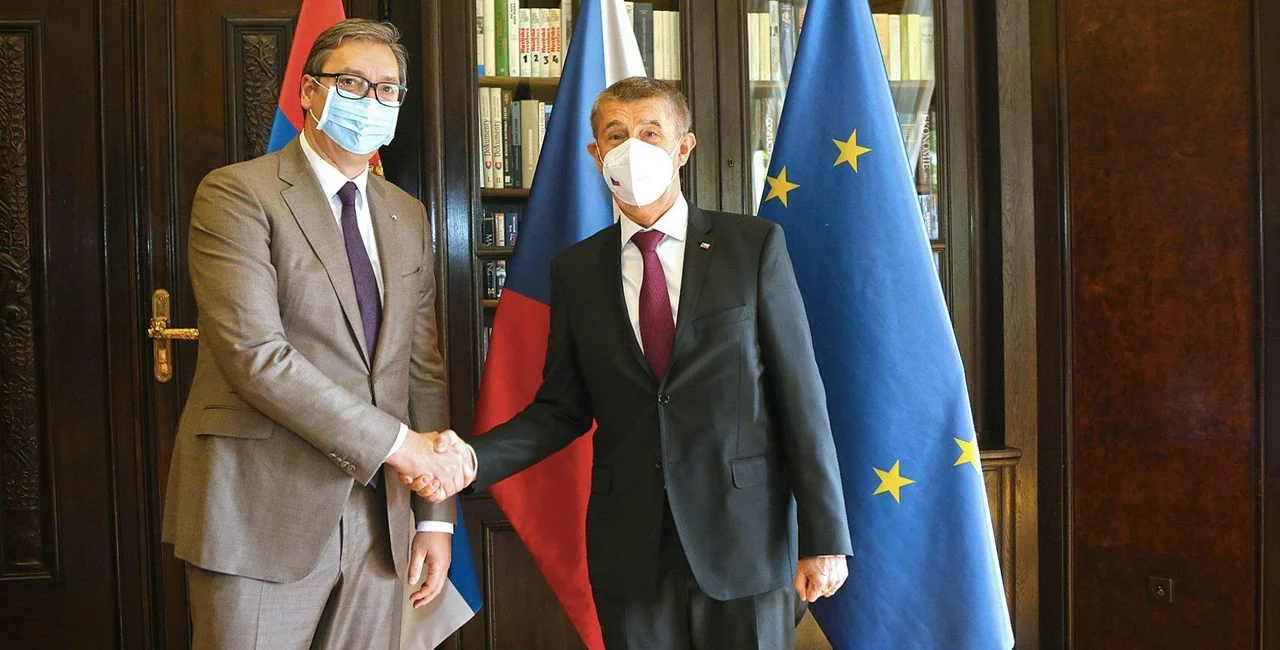 Prime Minister  Andrej Babiš (right) meets with  Serbian President Aleksandar Vucic. (photo: Twitter)