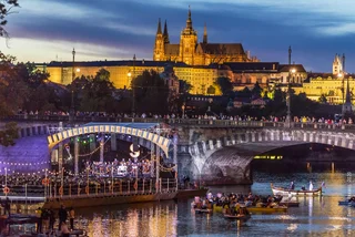 Prague Sounds bard in the Vltava in 2020, with Daniel Hope. (Photo: Daniel Vrabec)