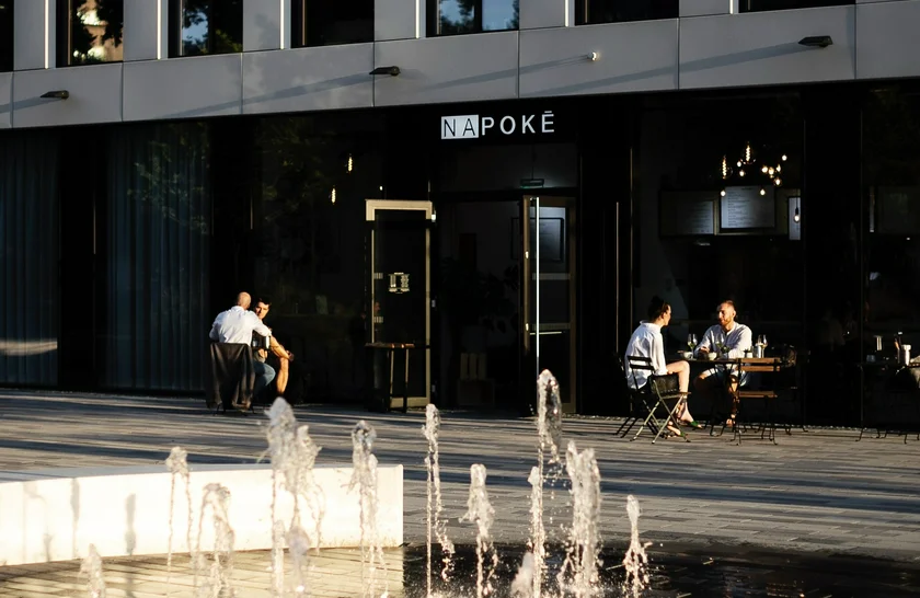 NAPOKÉ is located in a vibrant business quarter between behind Hlavní Nádraží.