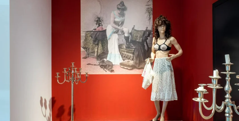 Prague Decadent: Women's undergarments. (Photo: Galerie Tančící dům )
