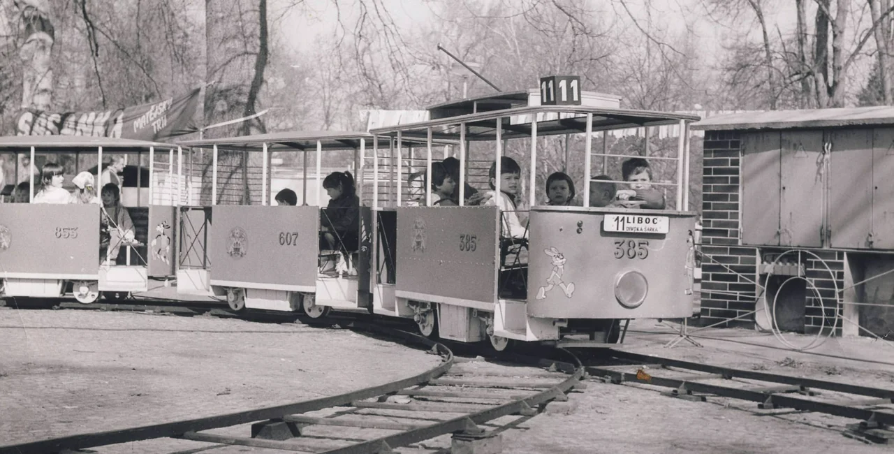 Prague Zoo's children's tram in 1976. Photo: Facebook / Prague Zoo