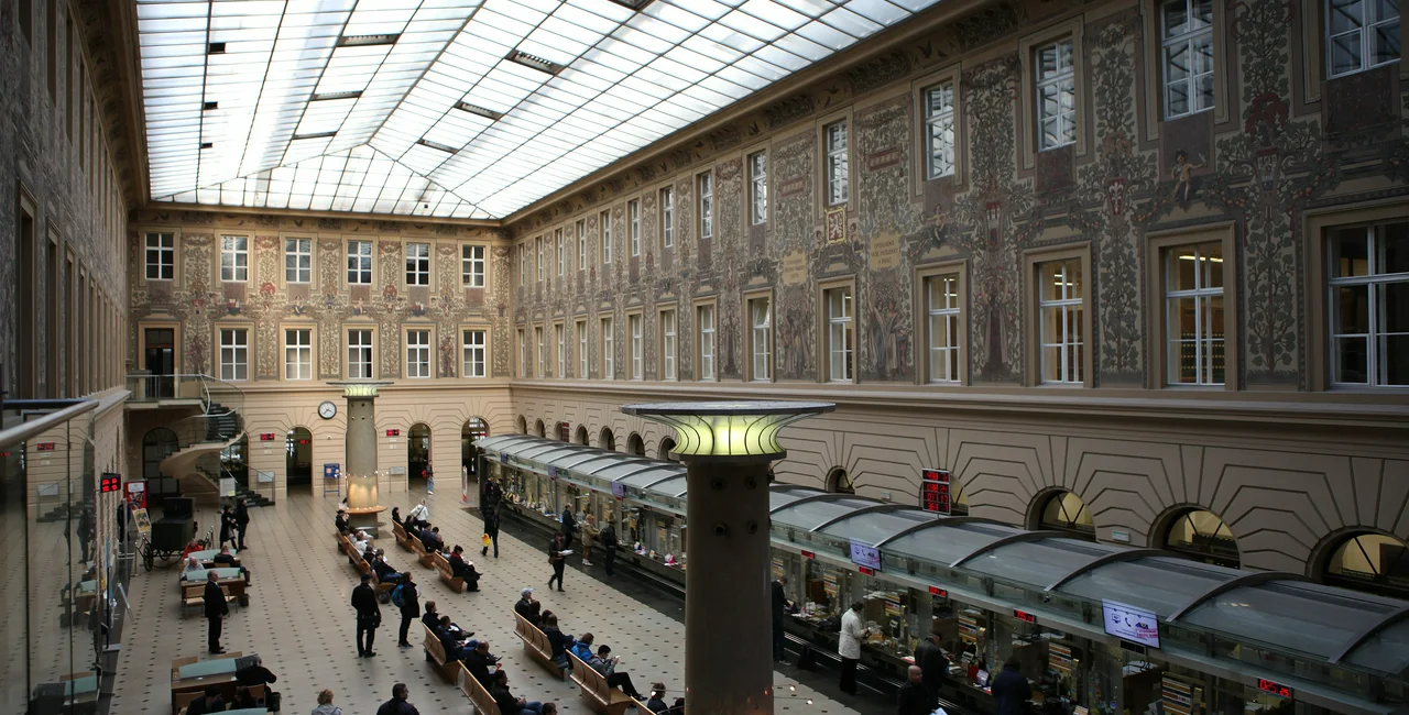 The interior of the Czech Post office in Jindřišská Street in Prague (Wikipedia CC)