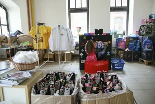 A free public wardrobe for families in need opens in Prague's Holešovice district