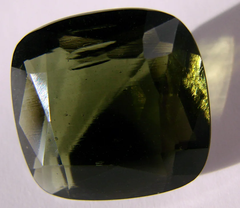 Faceted piece of Moldavite. (Wikimedia commons, Vassil, public domain)
