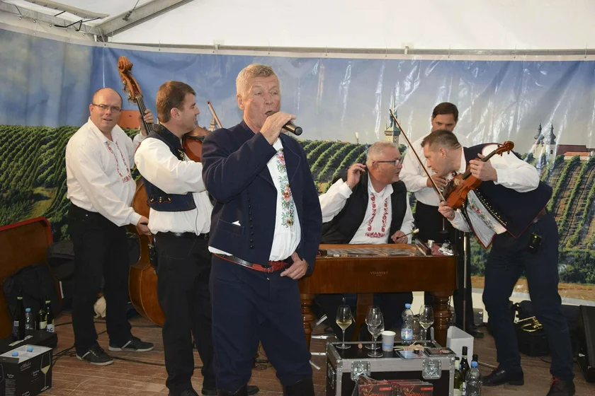 Jožka Šmukař and his dulcimer band. (Photo: VOC Znojmo)