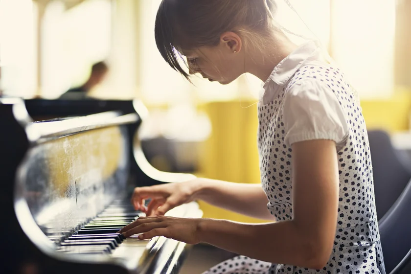 PIANO PIANOS  Credit Imgorthand iStock-697864712 Teenage girl playing piano concert stock photo