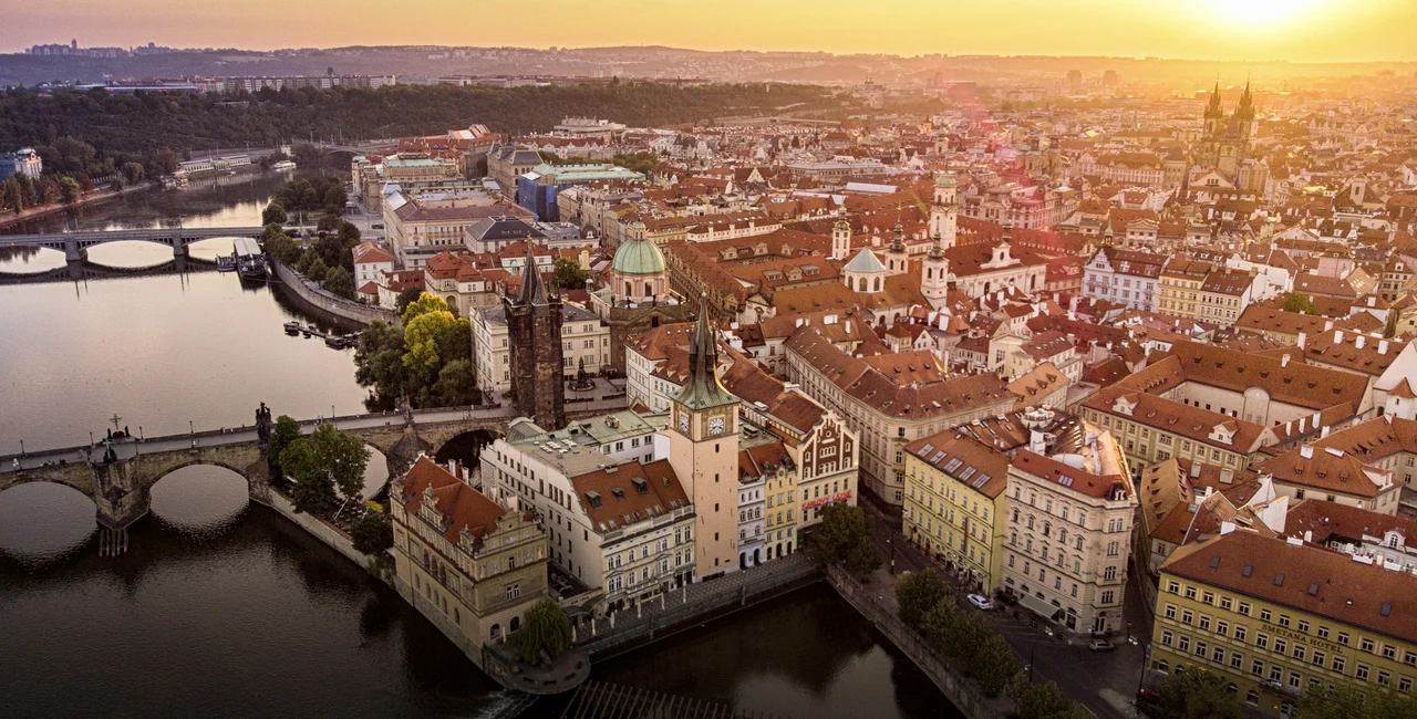 Aerial view of Prague sunrise - iStock photo / stocklapse
