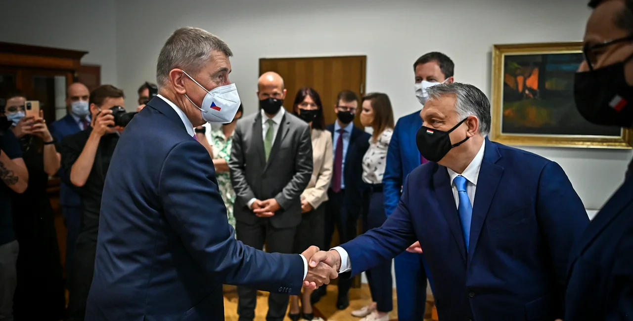 Andrej Babiš shakes hands with Viktor Orbán in Ljubljana on July 9. Photo: vlada.cz 