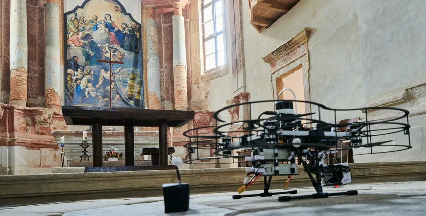 drone inside of Czech monuments