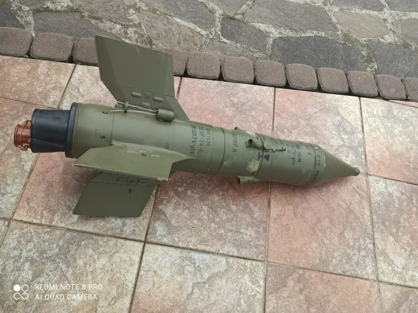 Artillery shell handed over in Pardubice. (Photo: Policie.cz)
