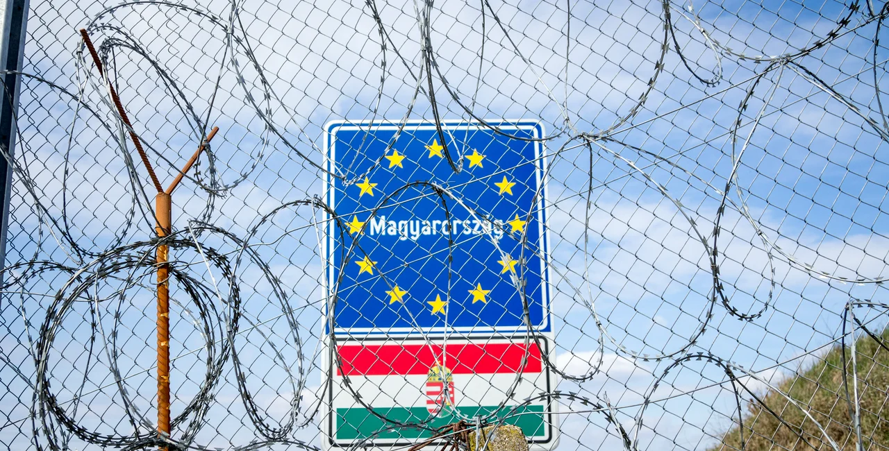 Border fence between Rastina (Serbia) and Bacsszentgyorgy (Hungary) / iStock photo: BalkansCat