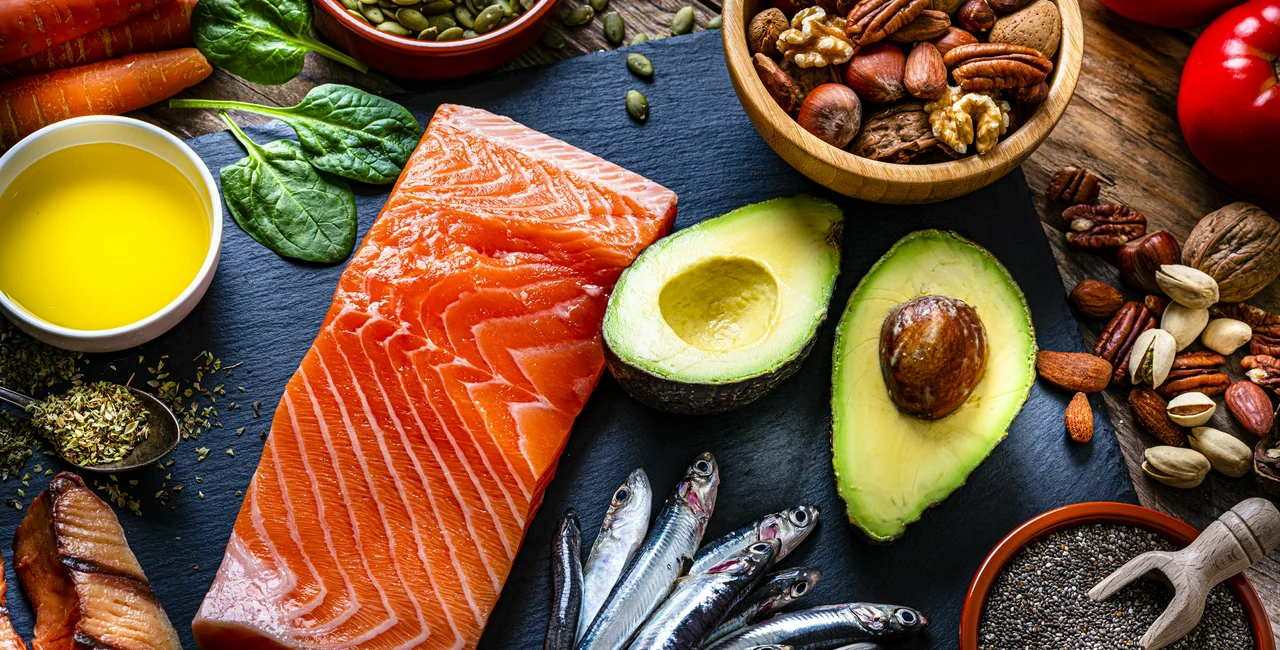 fcafotodigital salmon and healthy food avocado nuts