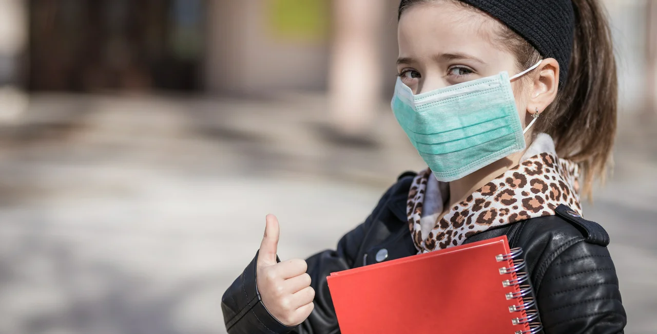 Schoolgirl with a face mask. (Photo: iStock, Dobrila Vignjevic)