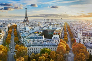 Autumn Paris skyline. Photo: iStock / encrier
