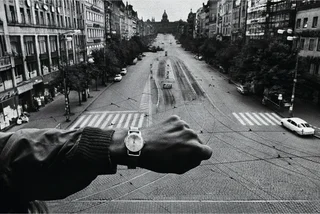 World-renowned photographer Koudelka donates 2,000 photos to Czech Republic