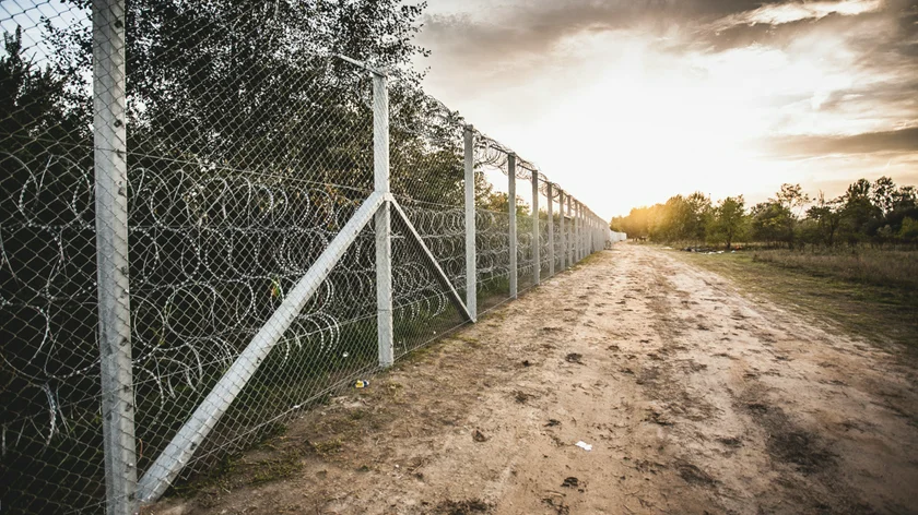 The border barrier at the Serbo-Hungarian border / Wikipedia / CC BY 2.0 / Bőr Benedek