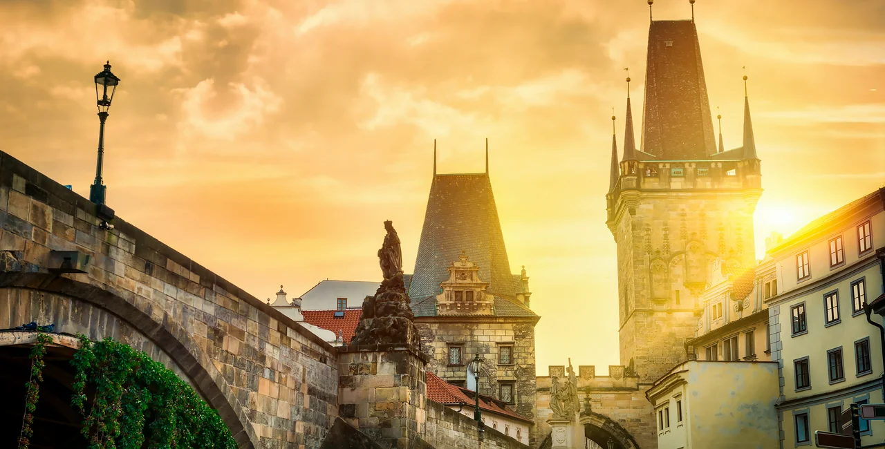 Photo of Prague sunrise / iStock: Givaga