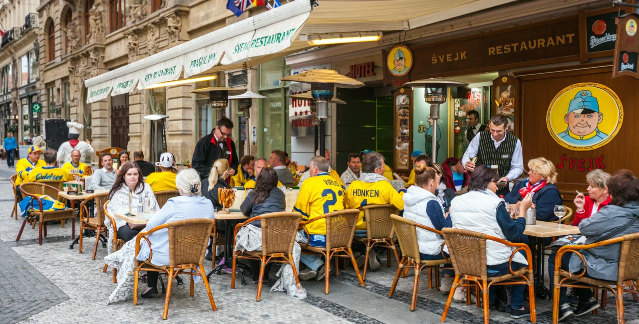 Hockey fans drinking in a pub in Prague / photo via iStock: anouchka