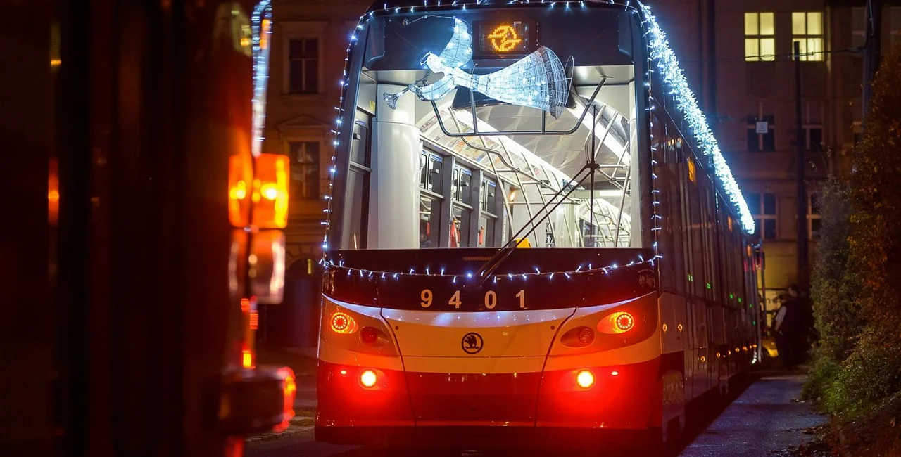 Tram with holiday lights. (Photo: DPP)