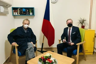 Incoming Prime Minister Petr Fiala met with President Zeman in Prague's Central Military Hospital / photo via Twitter, Jiří Ovčáček