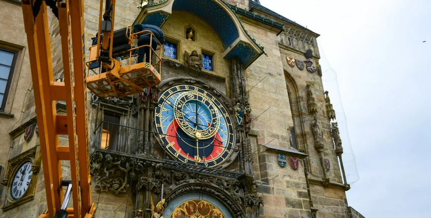 Statues are removed from the Astronomical Clock for maintenance. (Photo: Praha.EU)