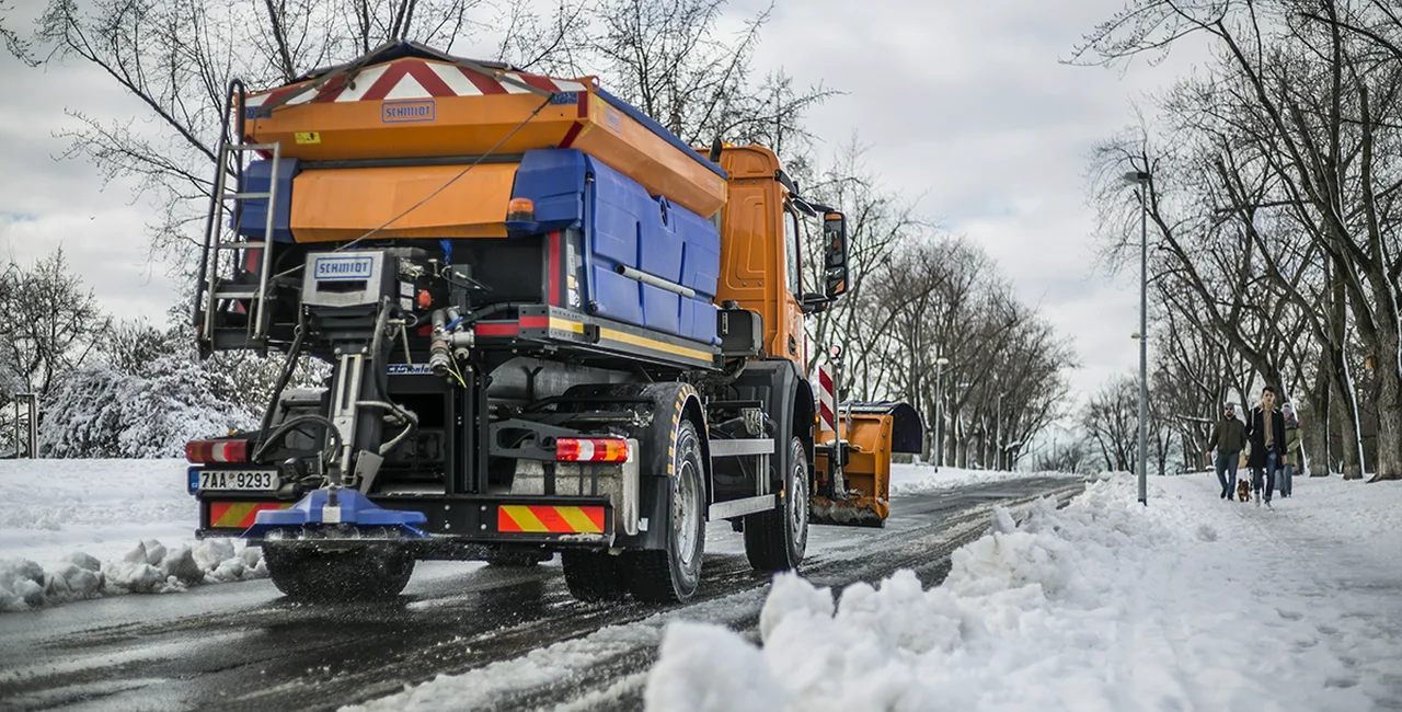 A snow plow clearing the roads in Prague / photo via Twitter, TSK Praha