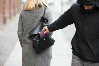 Pickpocket in action. (Photo: iStock, AndreyPopov)