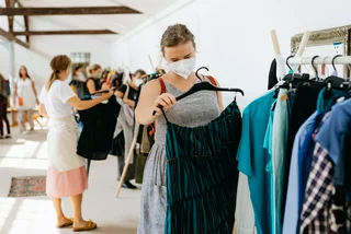 Prague swap event challenges shoppers to ditch fast fashion in 2022