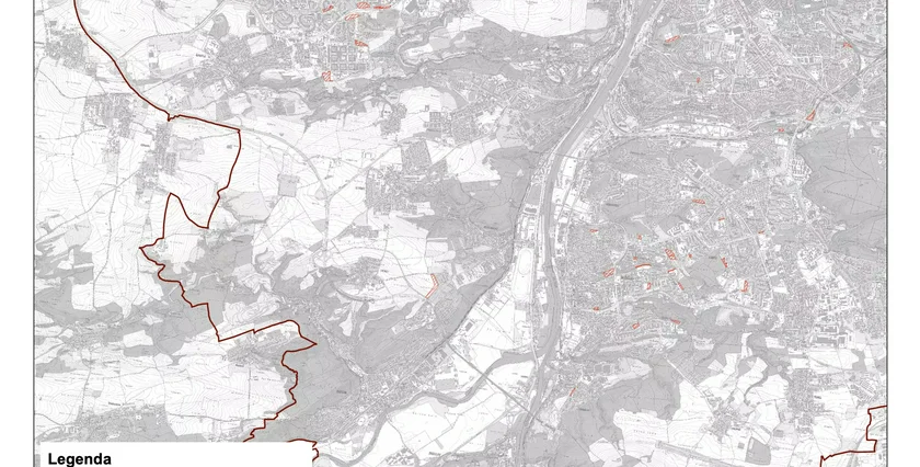 Areas in red are where dogs can be off the leash. Source: Praha.EU.